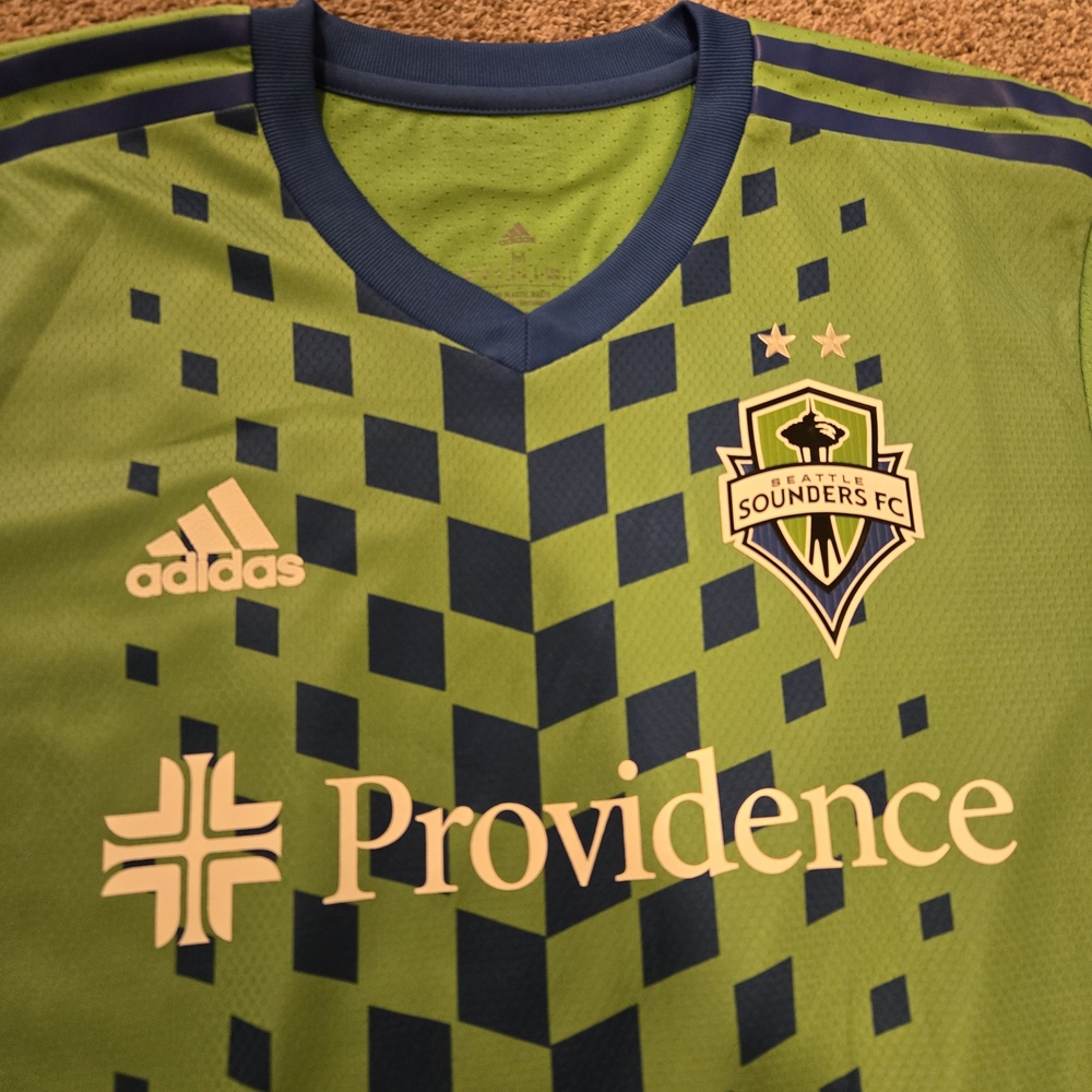 Seattle Sounders Game Worn and Signed Raul Ruidiaz Soccer Jersey - Picture 3 of 9